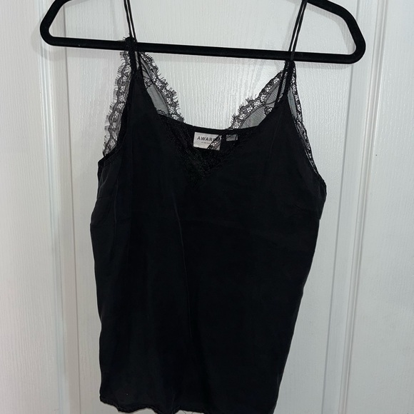 Woman’s M boutique tank top with lace trim size medium - Picture 1 of 2